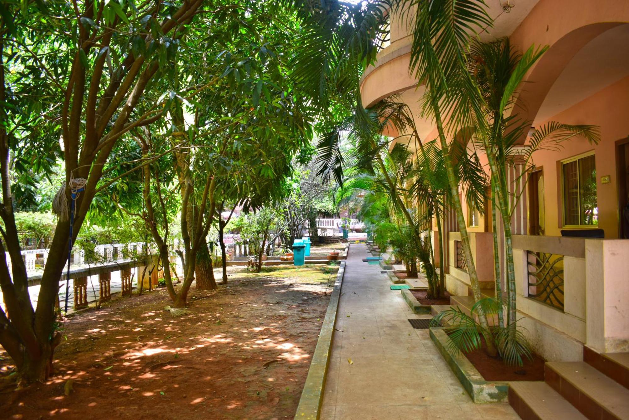 Jains Royal Palace Resorts Yelagiri Bagian luar foto