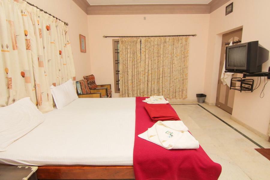 Jains Royal Palace Resorts Yelagiri Bagian luar foto